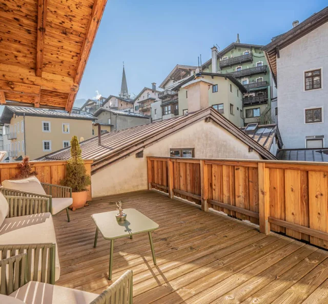 Dachterrasse mit Blick auf den Kirchturm