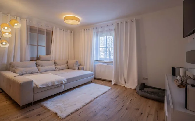 Wohnzimmer mit Sofa